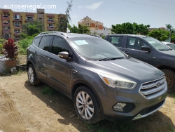 Ford Escape Titanium venant