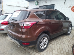 Ford Escape venant sel